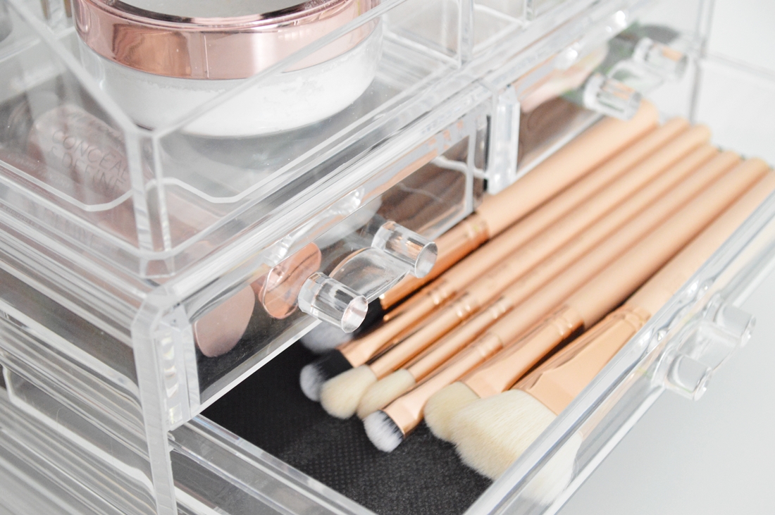 akrylowy organizer na kosmetyki jak zorganizować kosmetyki